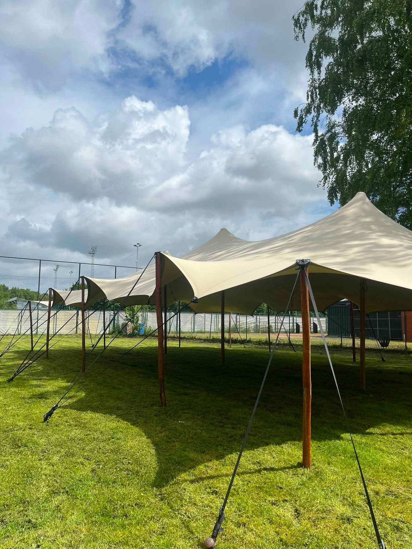 Stretchtent van P.M Party