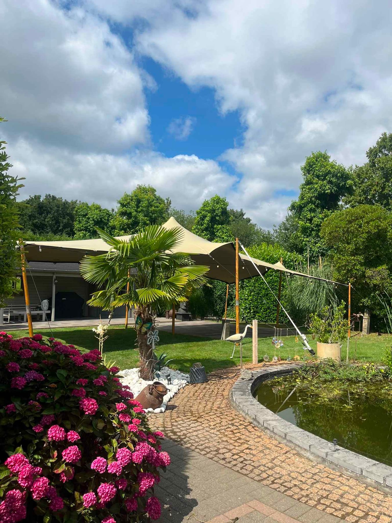 Stretchtent in een tuin